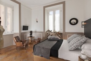 Deluxe Double or Twin Room | In-room safe, iron/ironing board, rollaway beds, free WiFi - Côté Rome Colosseo (Rome)