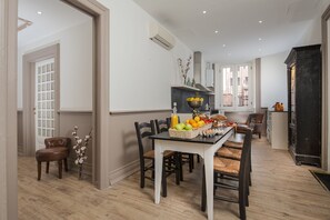 Free daily continental breakfast - Côté Rome Colosseo (Rome)