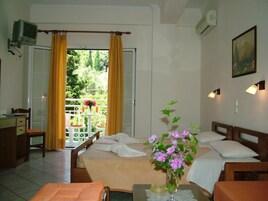 Studio | Free cribs/infant beds