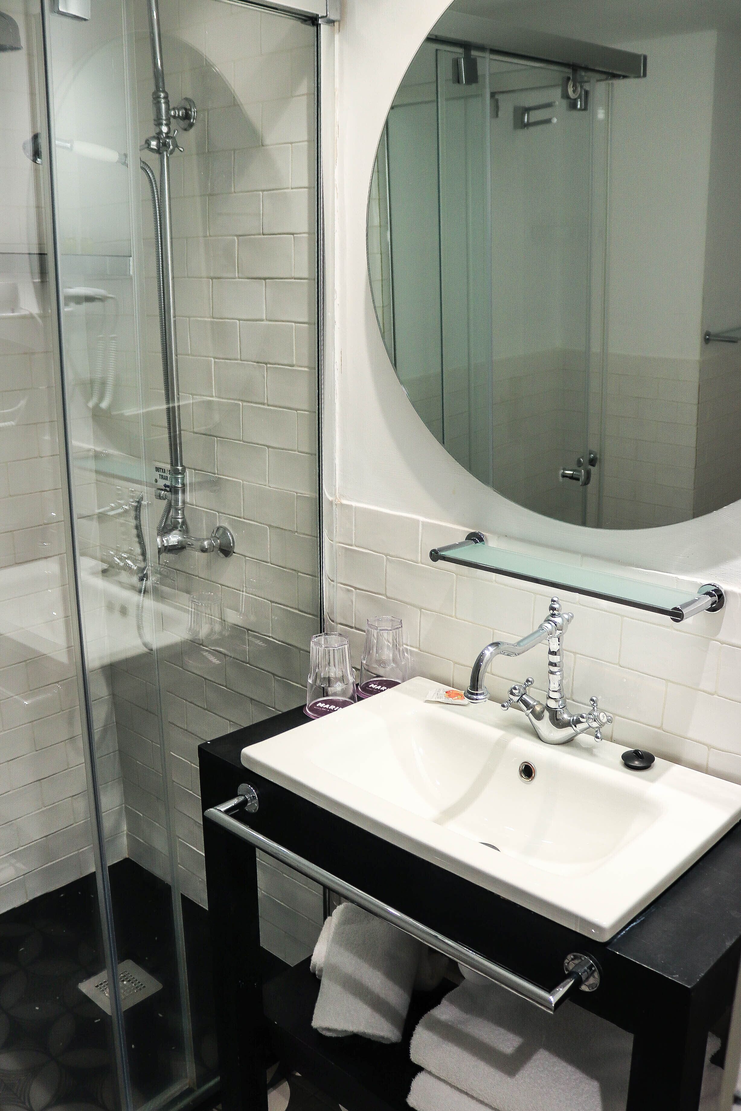 shower, free toiletries, hair dryer, towels