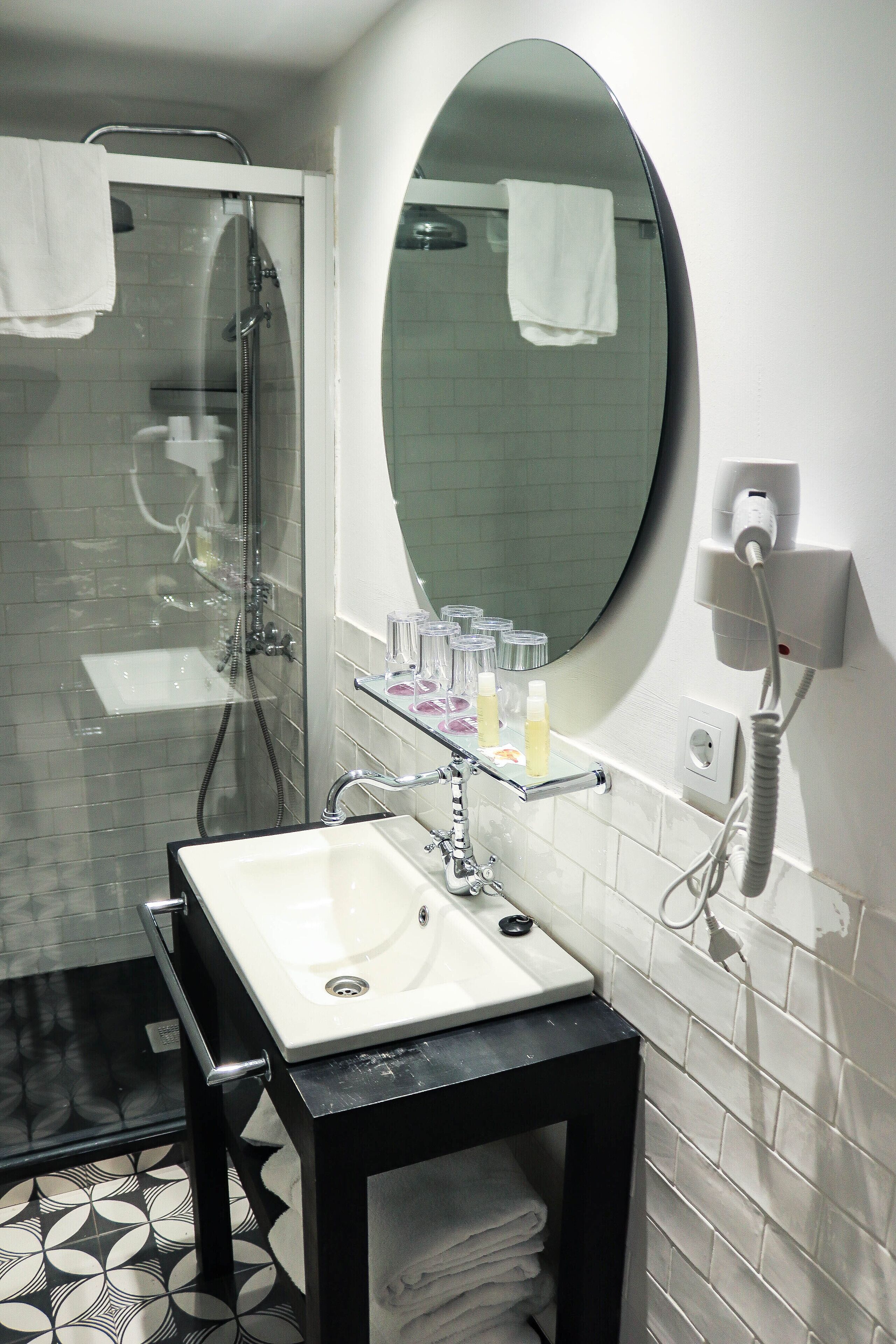 premium twin room, balcony, partial sea view | bathroom | shower, free toiletries, hair dryer, towels
