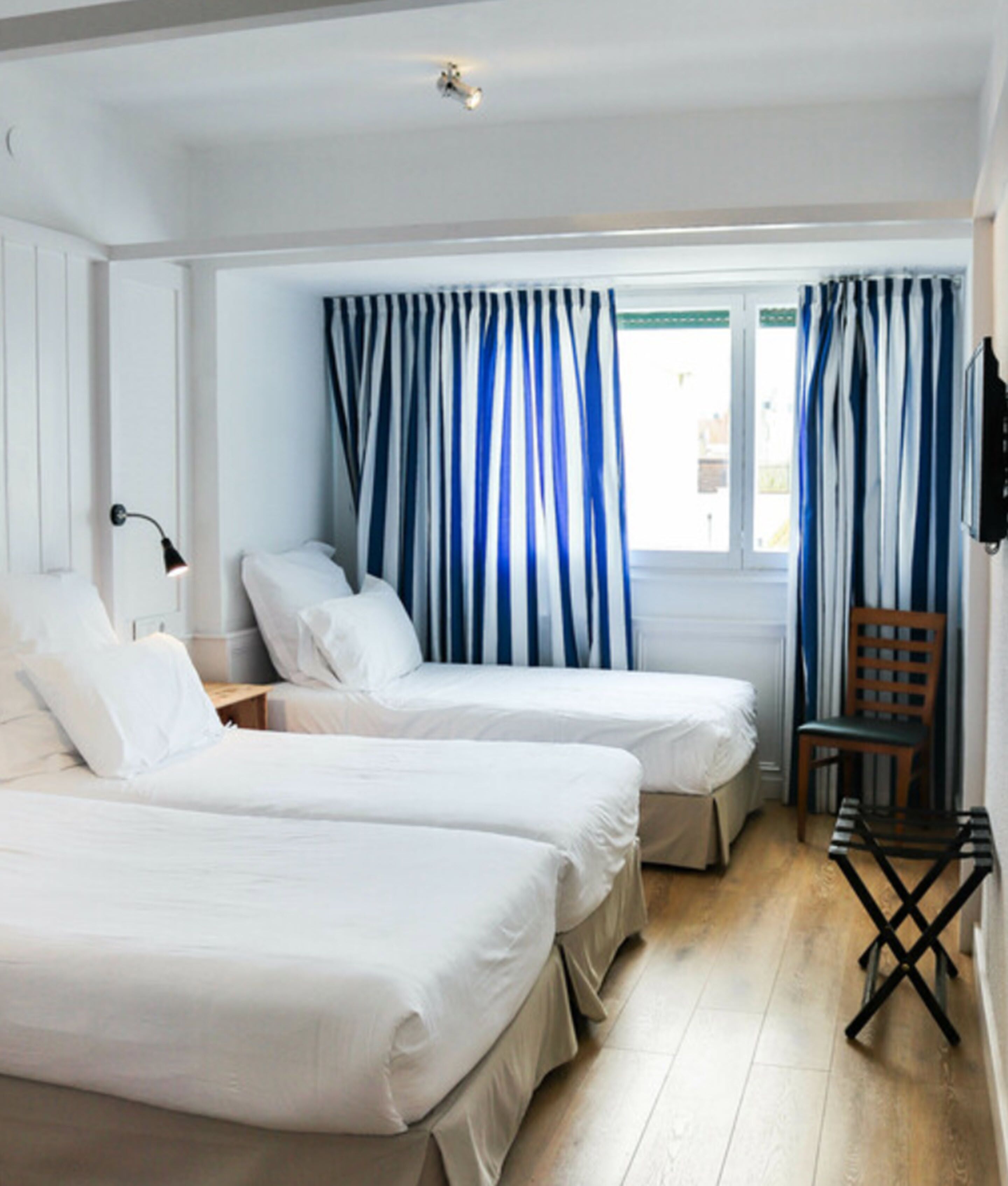 triple room | blackout curtains, free wifi, bed sheets