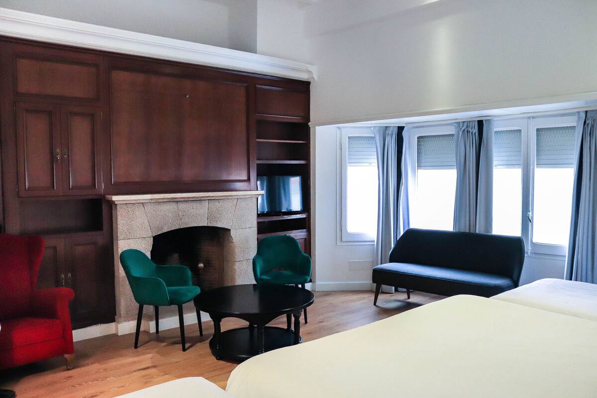 Cortinas blackout, wifi gratis y ropa de cama 