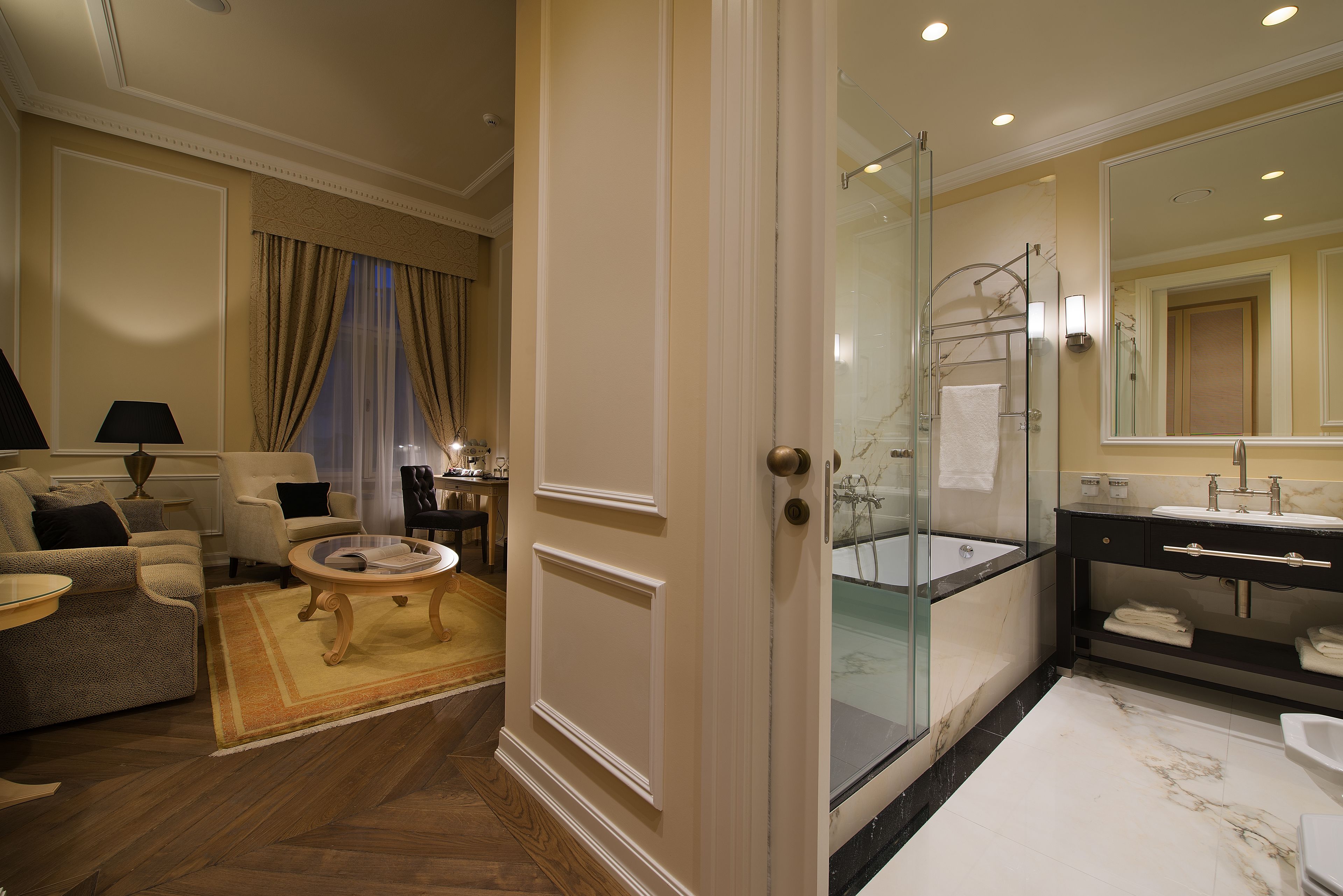 wilson deluxe suite, 1 bedroom  | free minibar, in-room safe, desk, iron/ironing board