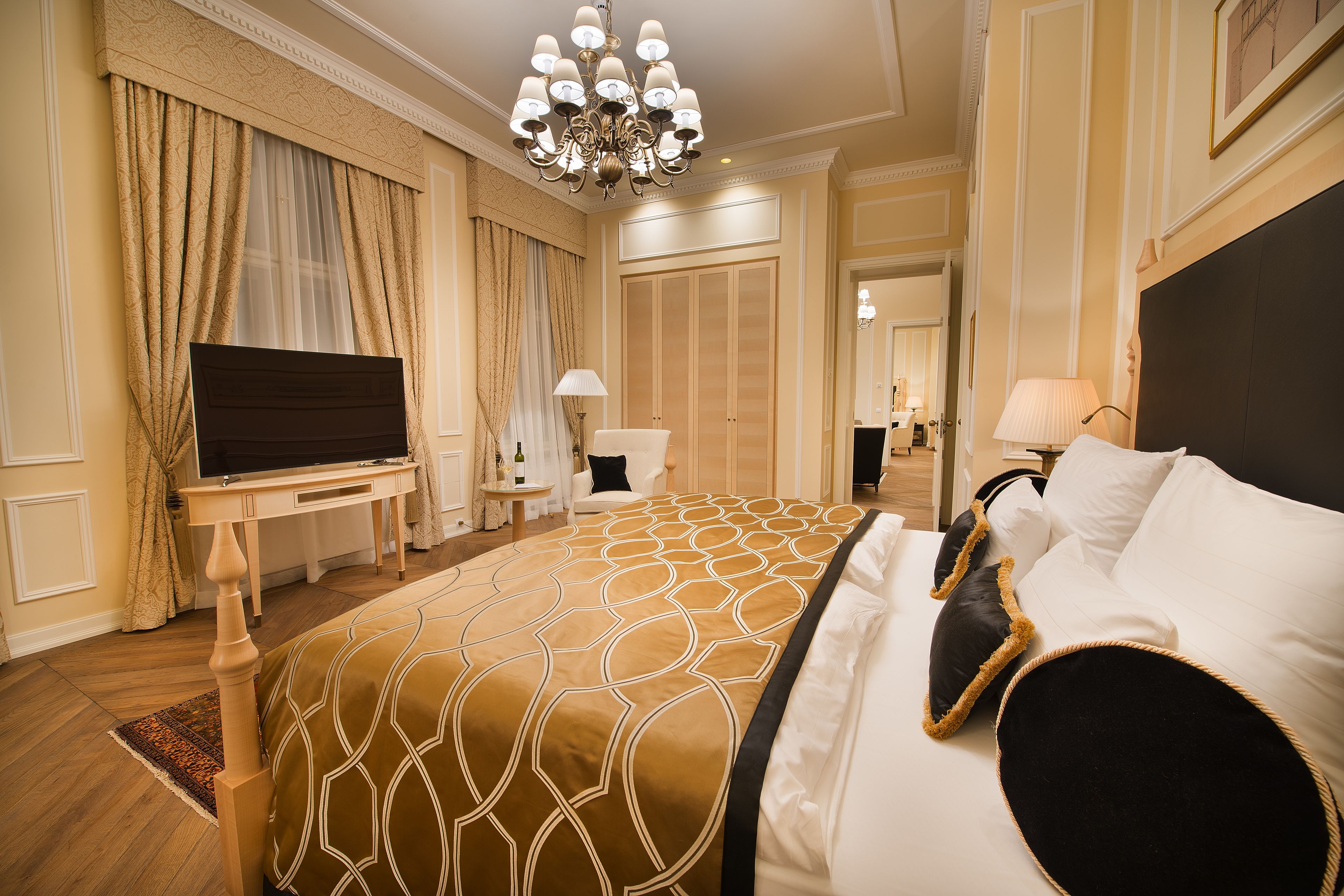 wilson grand suite, 2 bedrooms | free minibar, in-room safe, desk, iron/ironing board