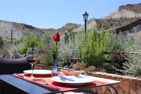 Breakfast, lunch and dinner served . Hotel Rural Valle del Turrilla