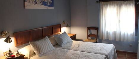 Family Room | Blackout drapes, free cribs/infant beds, rollaway beds, free WiFi