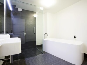 Superior appartement, 2 slaapkamers | Luxe beddengoed, pillowtop-bedden, een kluis op de kamer, een bureau