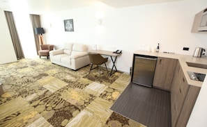 Superior Apartment, 1 Bedroom | Private kitchenette