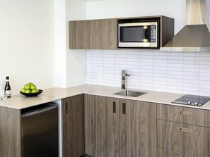 Superior Apartment, 1 Bedroom | Premium bedding, pillowtop beds, in-room safe, desk - Novotel New Plymouth Taranaki (New Plymouth)