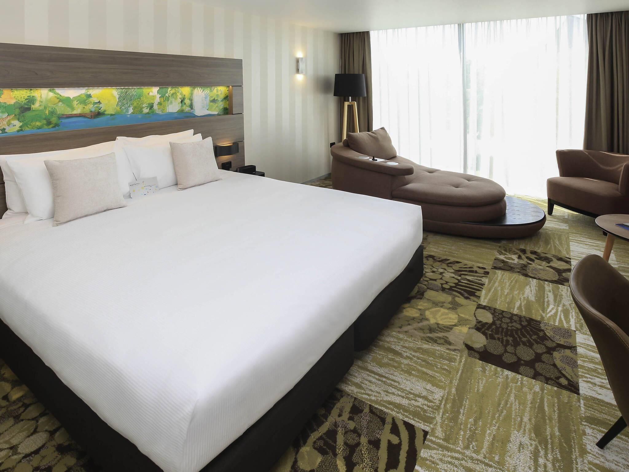 Executive kamer, 1 kingsize bed | Luxe beddengoed, pillowtop-bedden, een kluis op de kamer, een bureau