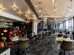 Se sirven desayunos, cenas y cocina regional