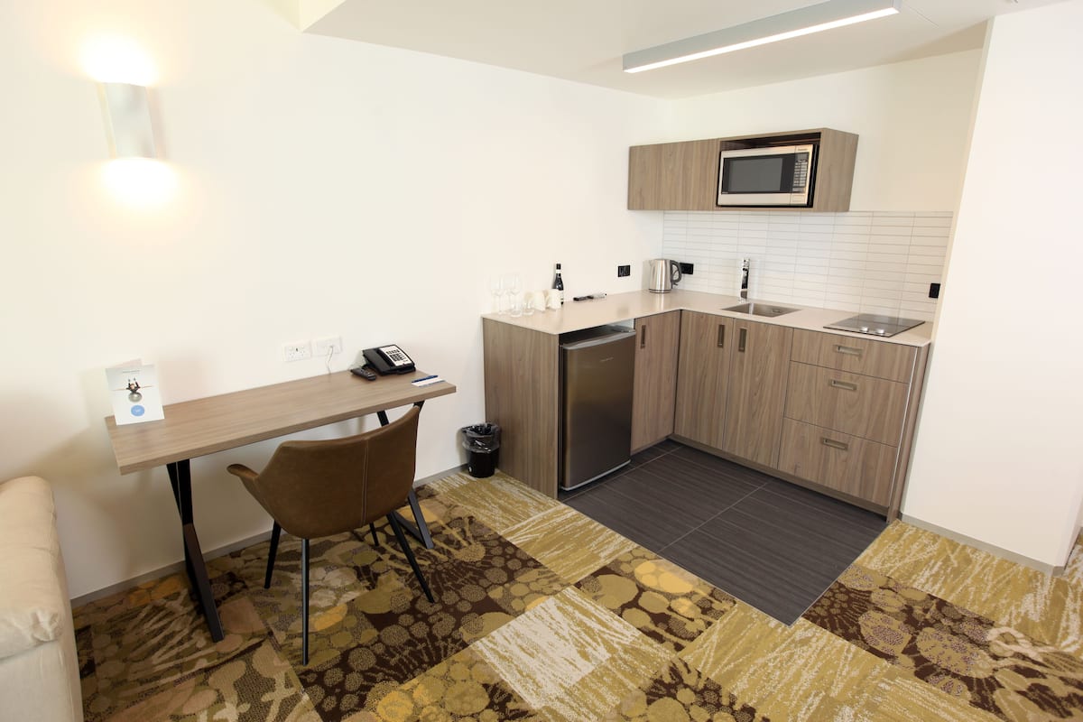 superior apartment, 1 bedroom | private kitchenette | fridge, coffee/tea maker, electric kettle