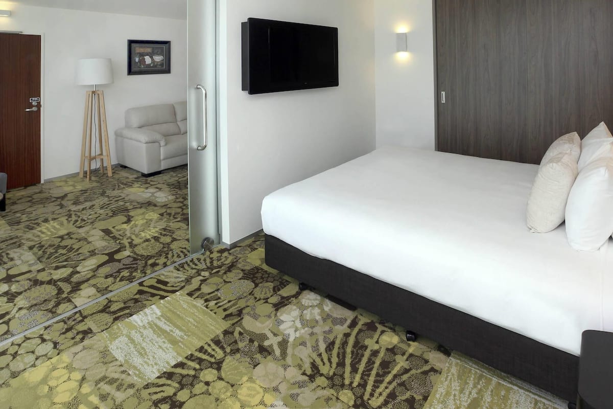 Luxe beddengoed, pillowtop-bedden, een kluis op de kamer, een bureau