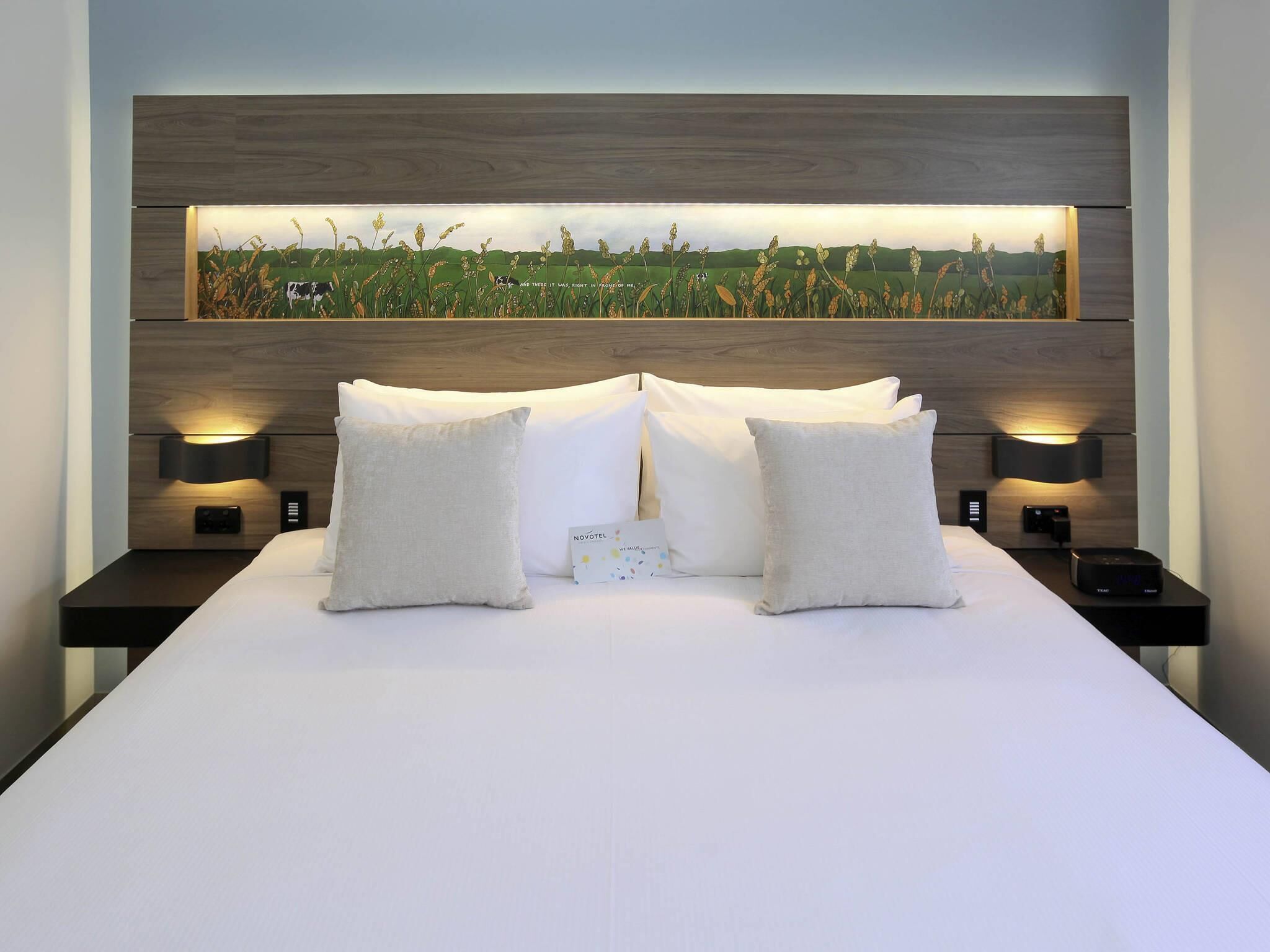 Studio, 1 King Bed | Premium bedding, pillow-top beds, in-room safe, desk