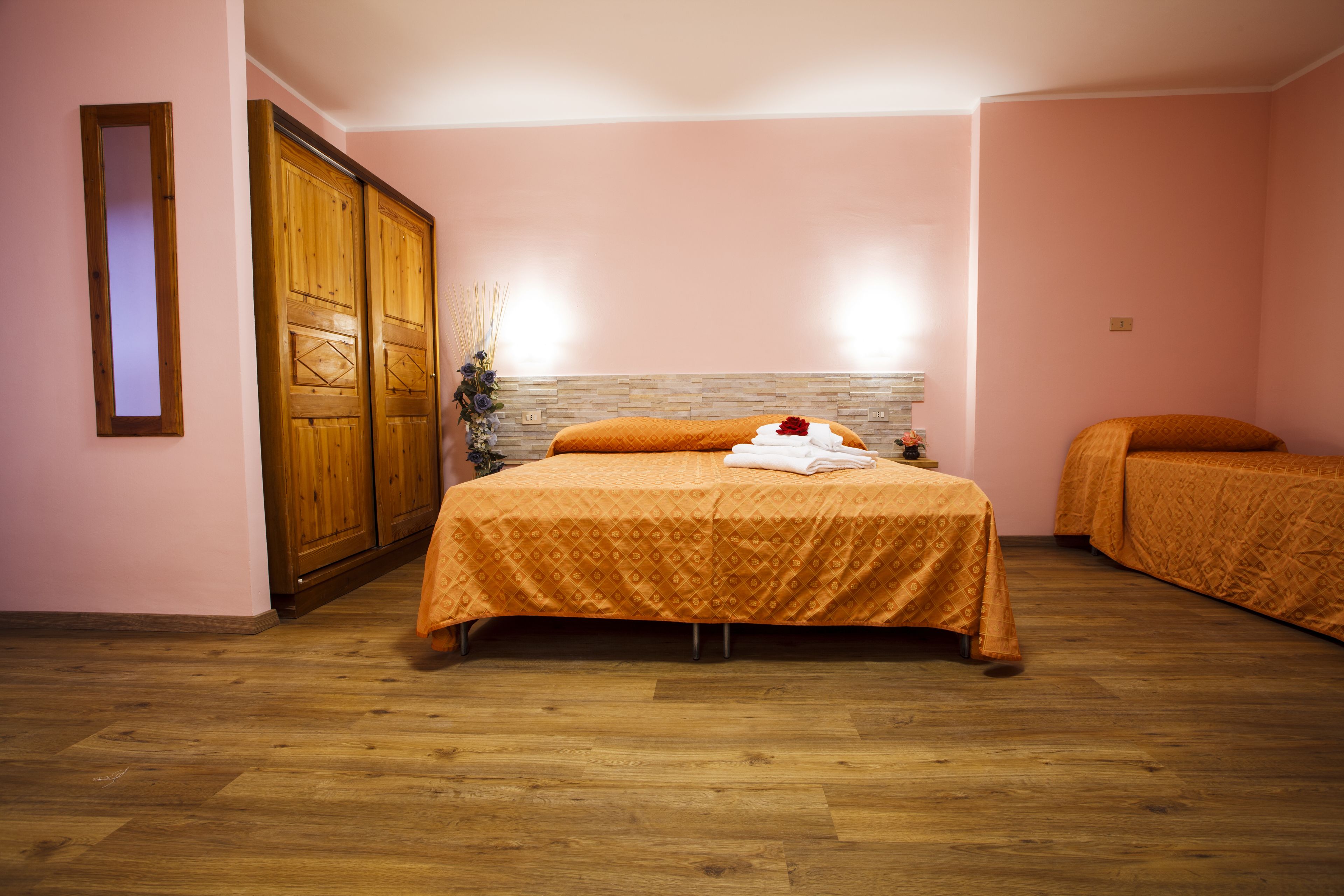 in-room safe, desk, free wifi, bed sheets