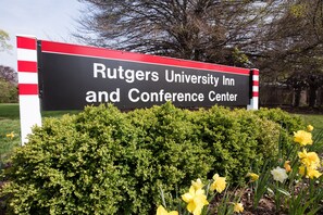 Property entrance - Rutgers University Inn and Conference Center (New Brunswick)