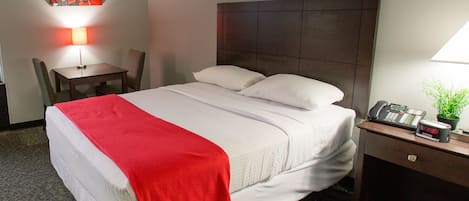 Standardværelse - 1 queensize-seng - ikke-ryger - køleskab og mikrobølgeovn | Allergivenligt sengetøj, skrivebord, arbejdsområde til bærbare computere