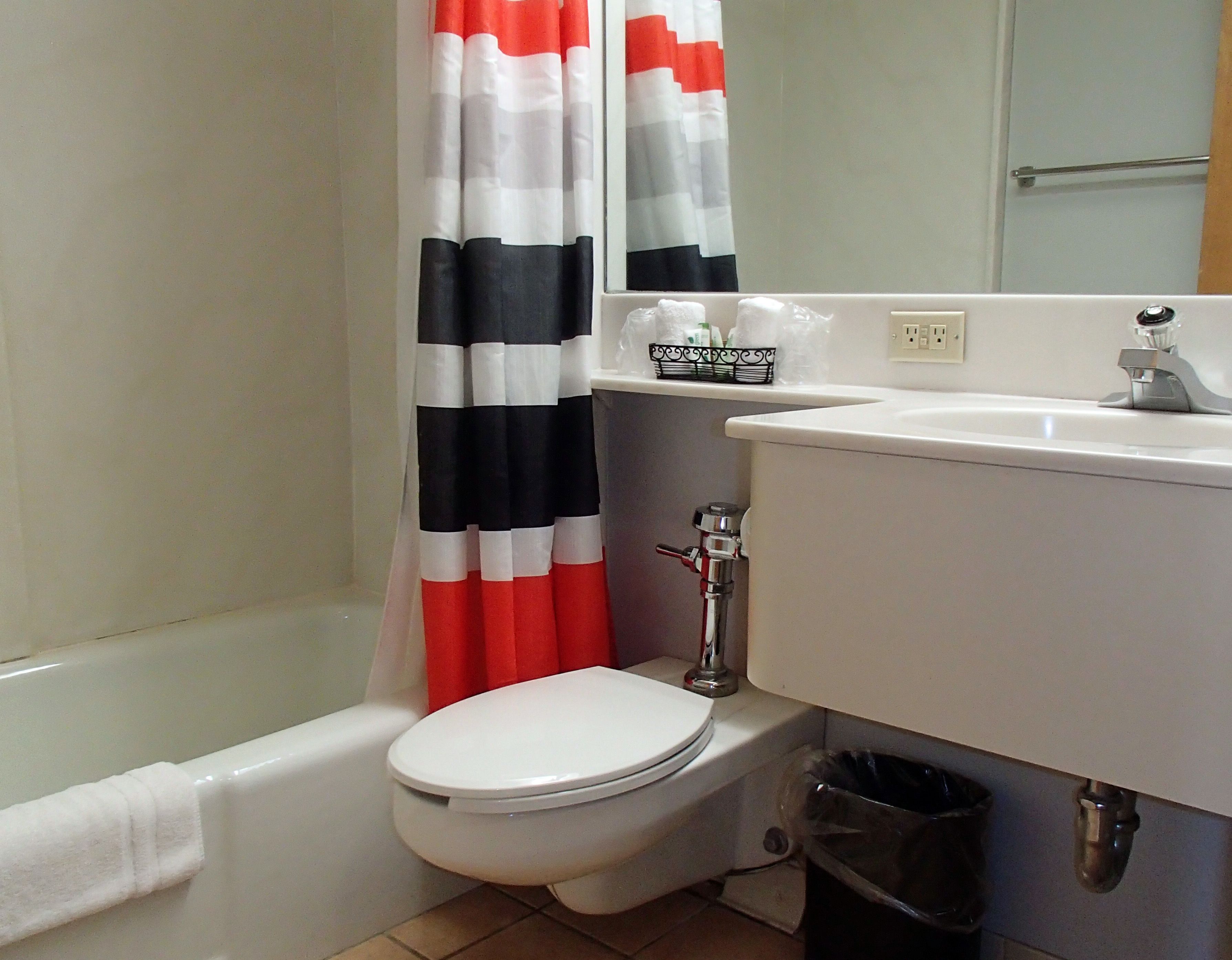 standard room, 1 queen bed, non smoking, refrigerator & microwave | bathroom | combined shower/bathtub, free toiletries, hair dryer, towels