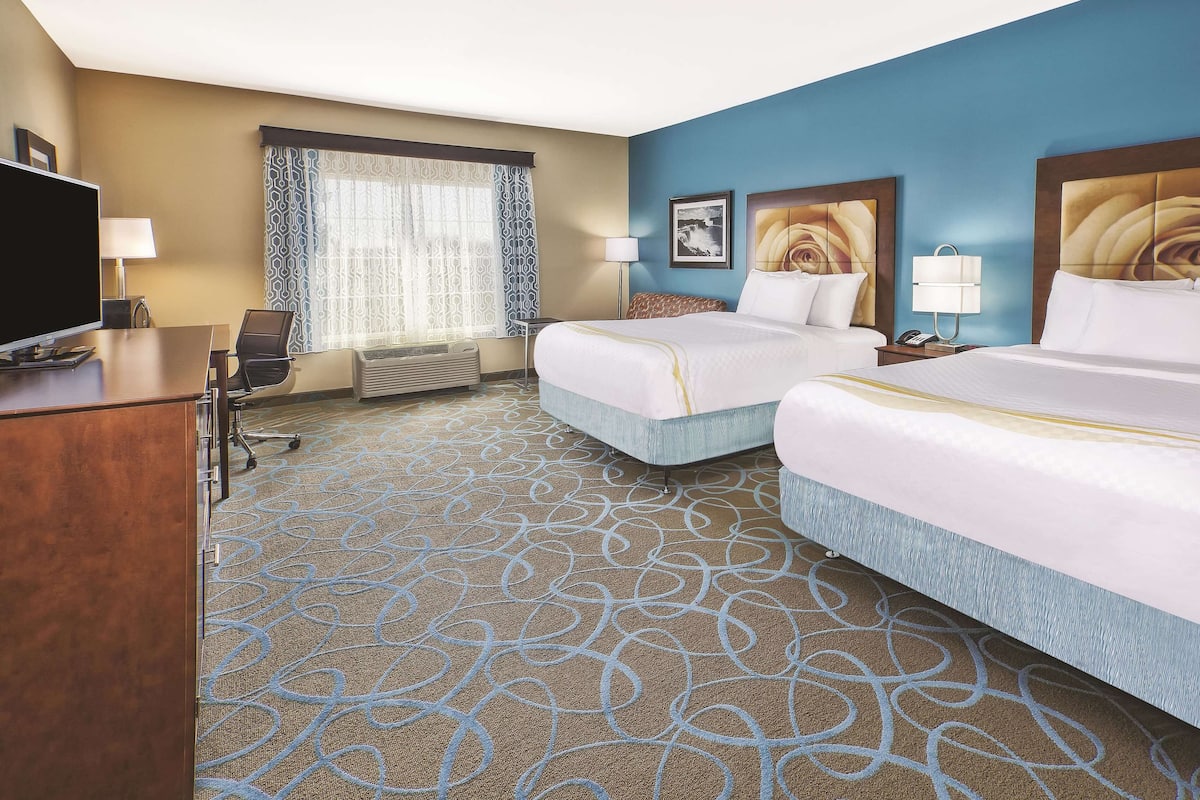 Premium bedding, iron/ironing board, free cots/infant beds, free WiFi
