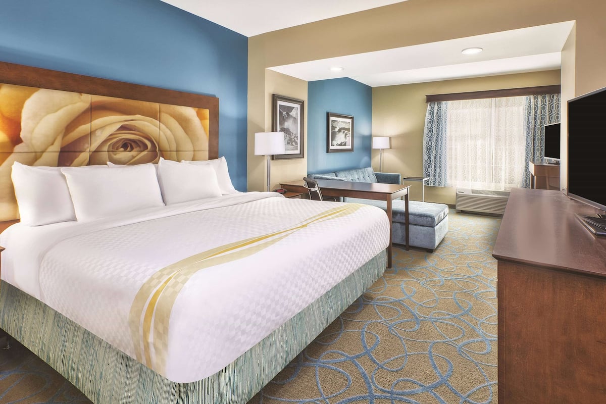 Premium bedding, iron/ironing board, free cots/infant beds, free WiFi
