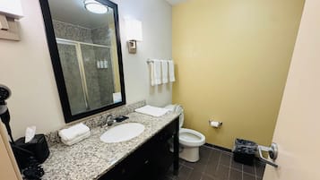 Rainfall showerhead, free toiletries, hair dryer, towels