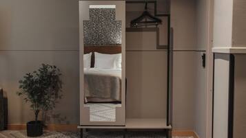 Familjerum - icke-rökare | Vardagsrum | Tv, böcker och en stereo