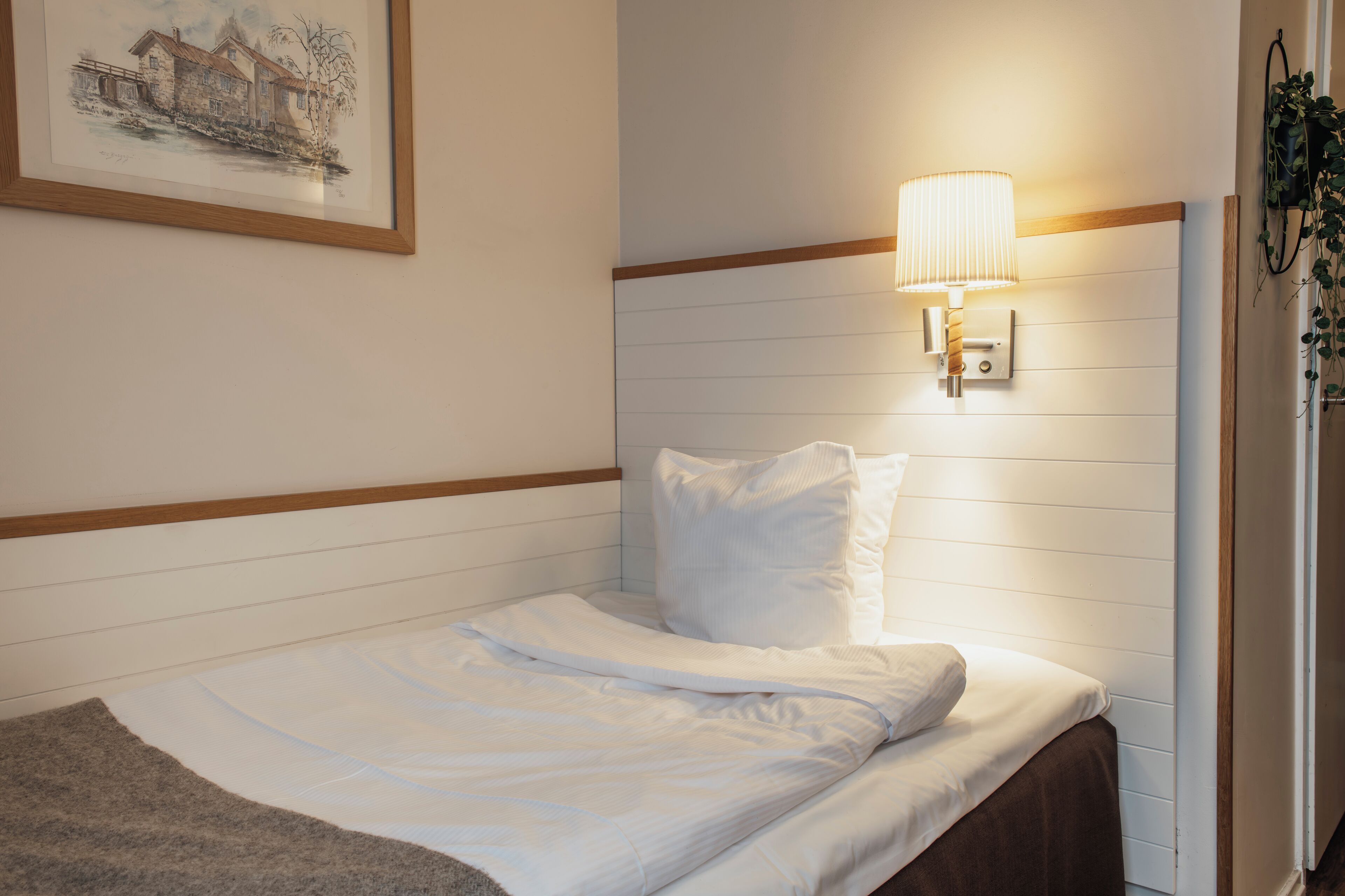 Schreibtisch, laptopgeeigneter Arbeitsplatz, Verdunkelungsvorhänge