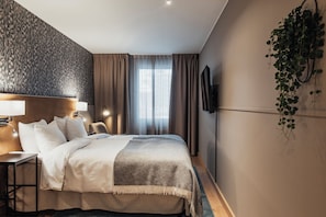 Standard Room, 2 Twin Beds | Desk, laptop workspace, blackout drapes, iron/ironing board