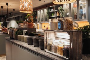Free daily buffet breakfast  - Home Hotel Smedjan (Sandviken)