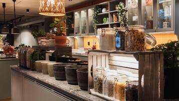 Free daily buffet breakfast