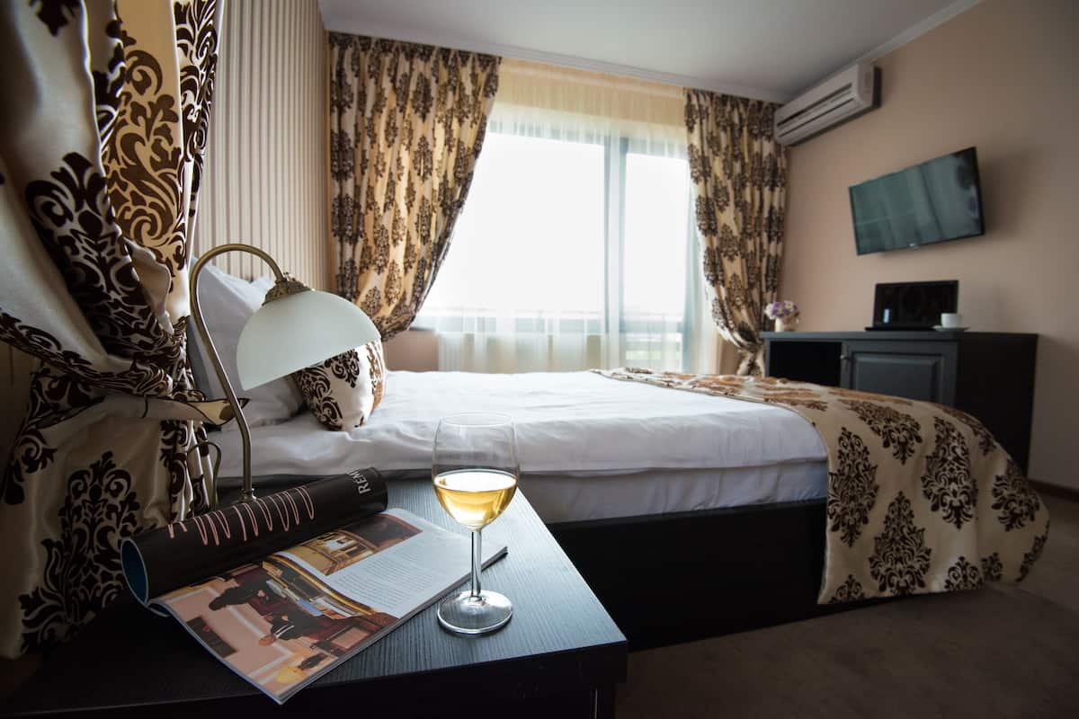 Minibar, coffres-forts dans les chambres, bureau, chambres insonorisées