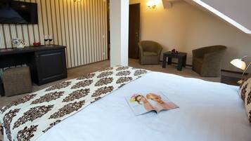 Suite, 1 Bedroom, Balcony | Minibar, in-room safe, desk, soundproofing