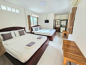 Quarto quádruplo | Frigobar, cofres nos quartos, escrivaninha, Wi-Fi de cortesia