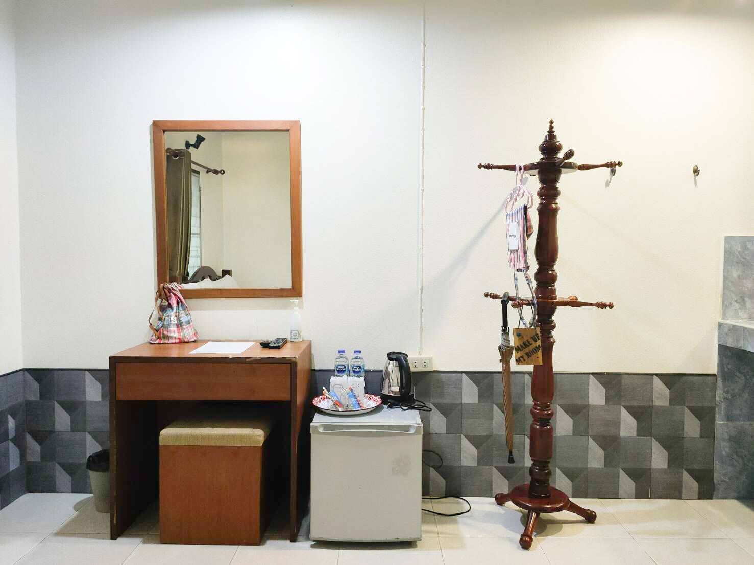 standard room, 1 double bed | minibar, in-room safe, desk, free wifi