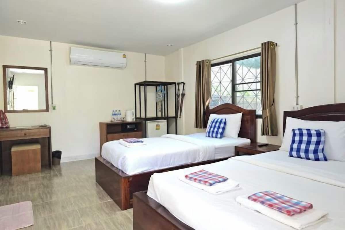 Minibar, in-room safe, desk, free WiFi