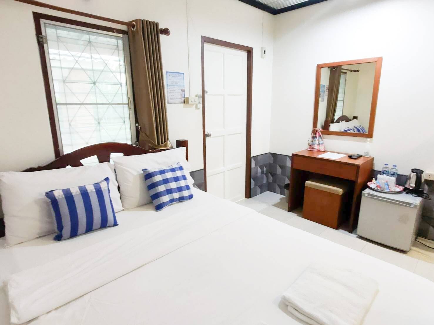 standard room, 1 double bed | minibar, in-room safe, desk, free wifi