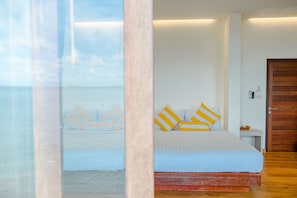 In-room safe, desk, rollaway beds, free WiFi - Samed Seaside Resort (Rayong)