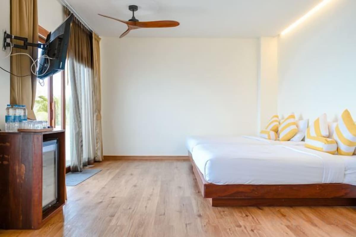 In-room safe, desk, rollaway beds, free WiFi