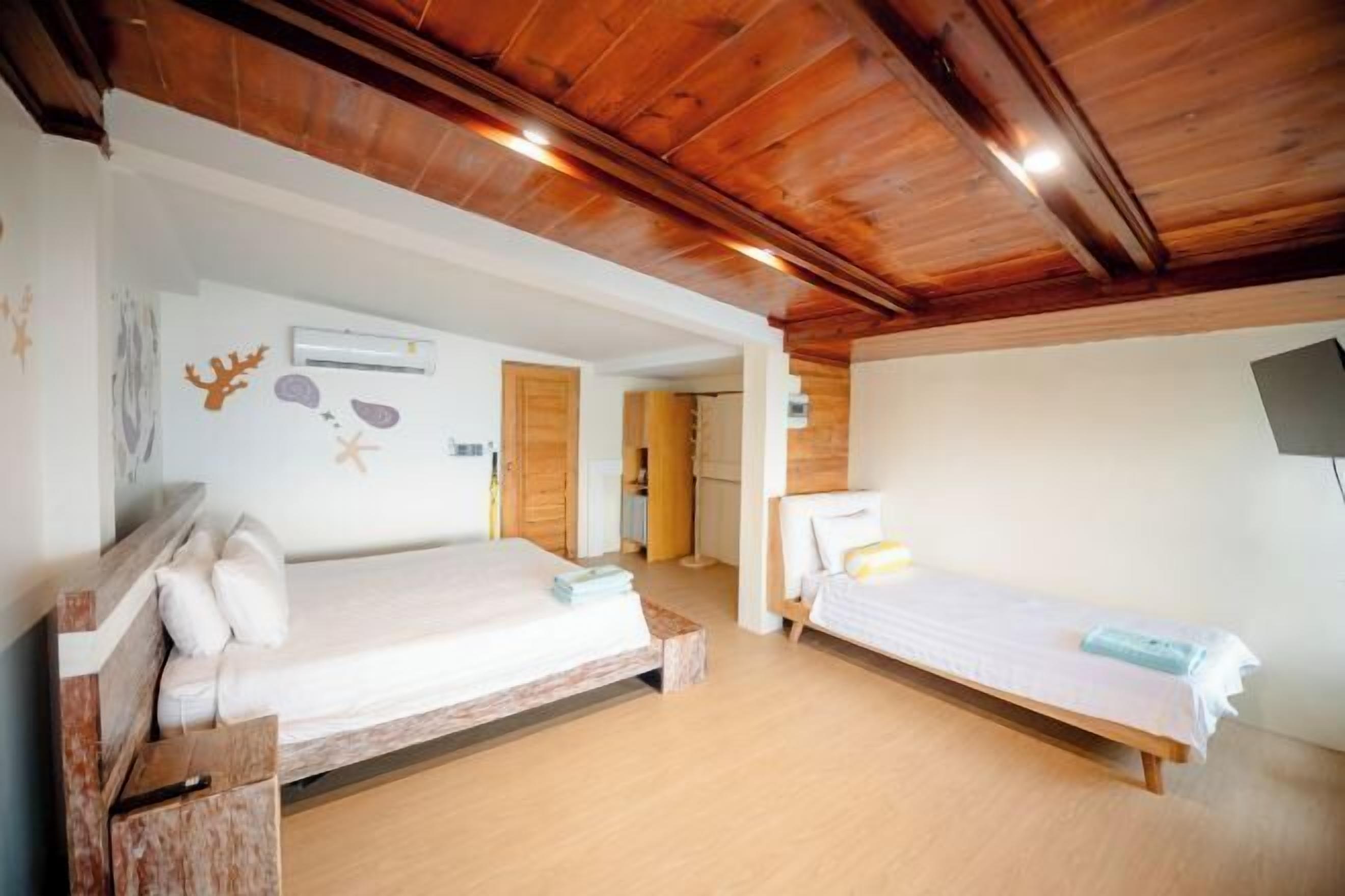 In-room safe, desk, rollaway beds, free WiFi