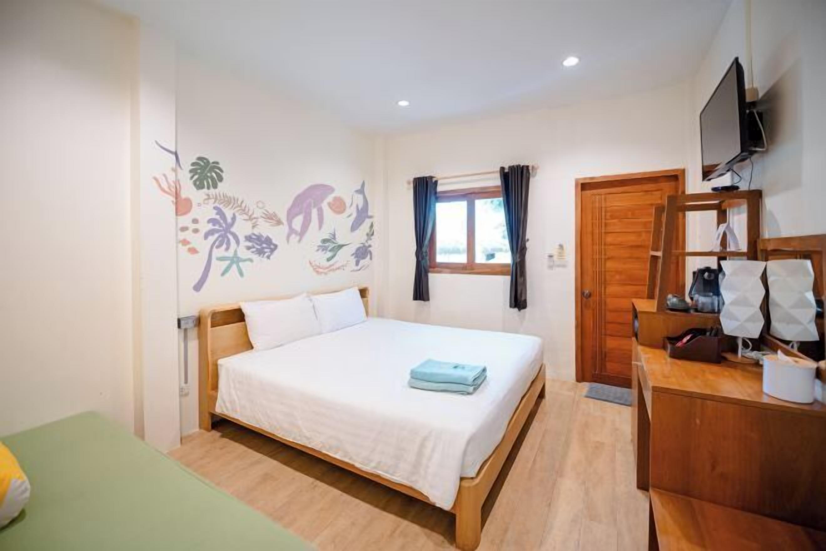 In-room safe, desk, rollaway beds, free WiFi