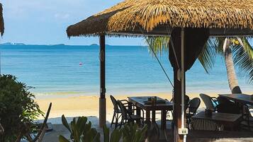 Desayuno continental diario (THB 200 por persona)