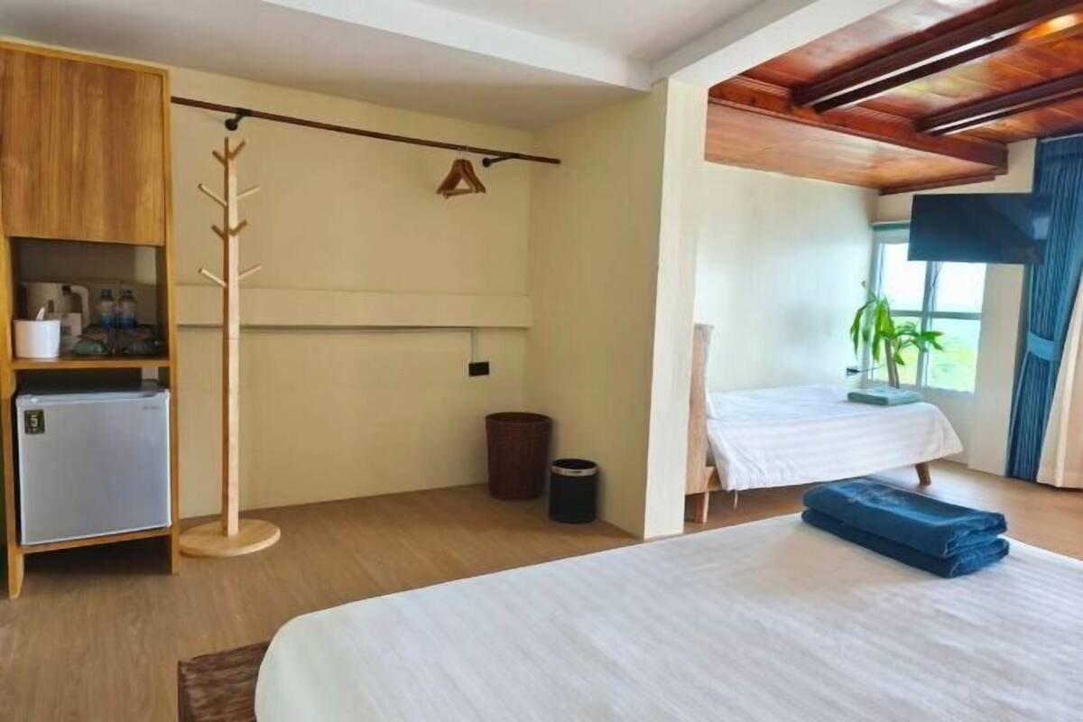 In-room safe, desk, rollaway beds, free WiFi