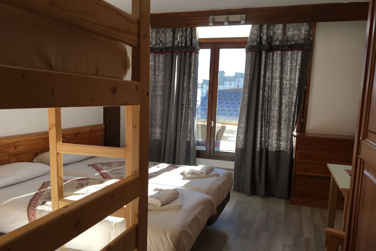 Quadruple Room | In-room safe, desk, cribs (free), rollaway beds (surcharge)