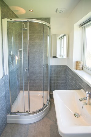 Luxury Cottage, 3 Bedrooms (3BEDRO57) | Bathroom - Stoneleigh Village (Sidmouth)
