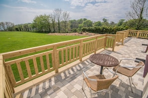 Luxury Cottage, 2 Bedrooms (2BEDPW18) | Balcony