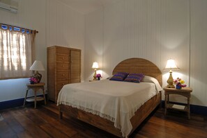 Standard Room, 1 Queen Bed | In-room safe, free WiFi - La Posada Azul (San Juan del Sur)