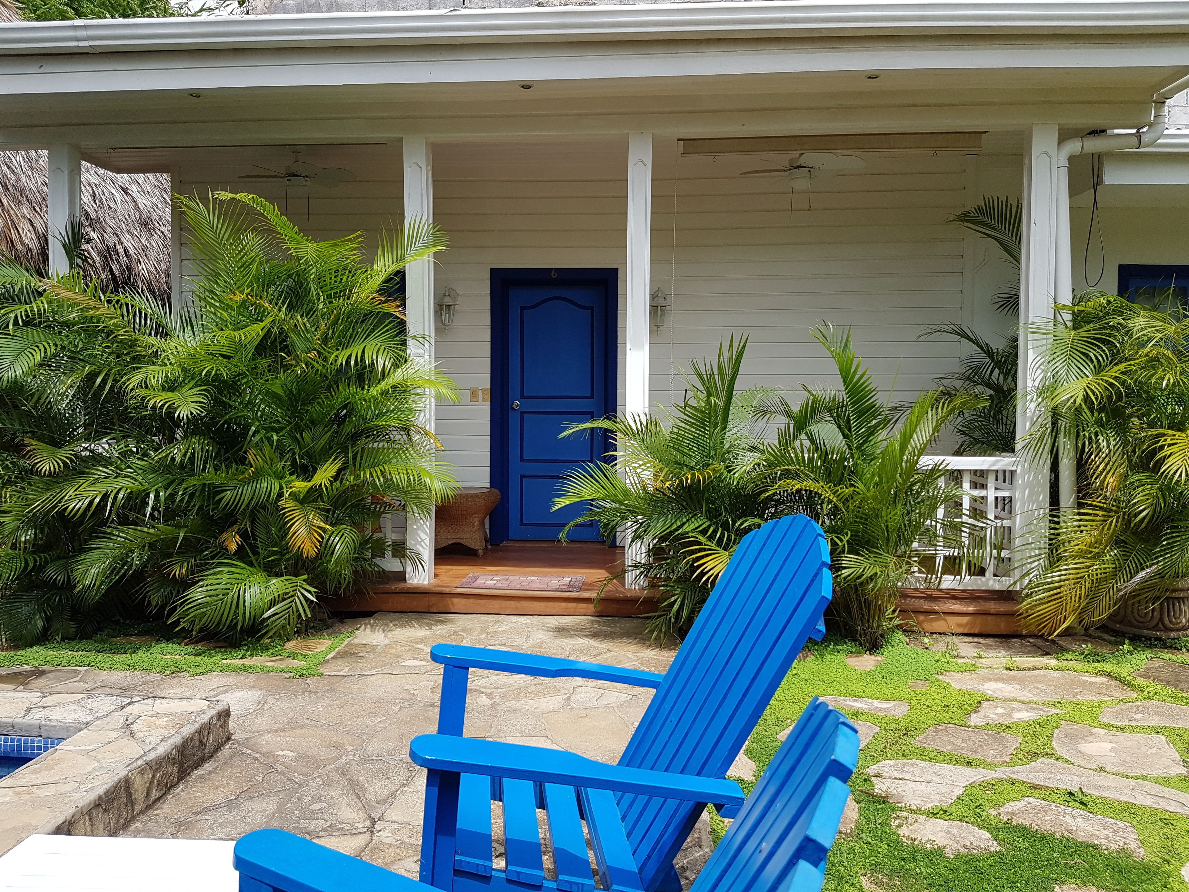 luxury room | courtyard