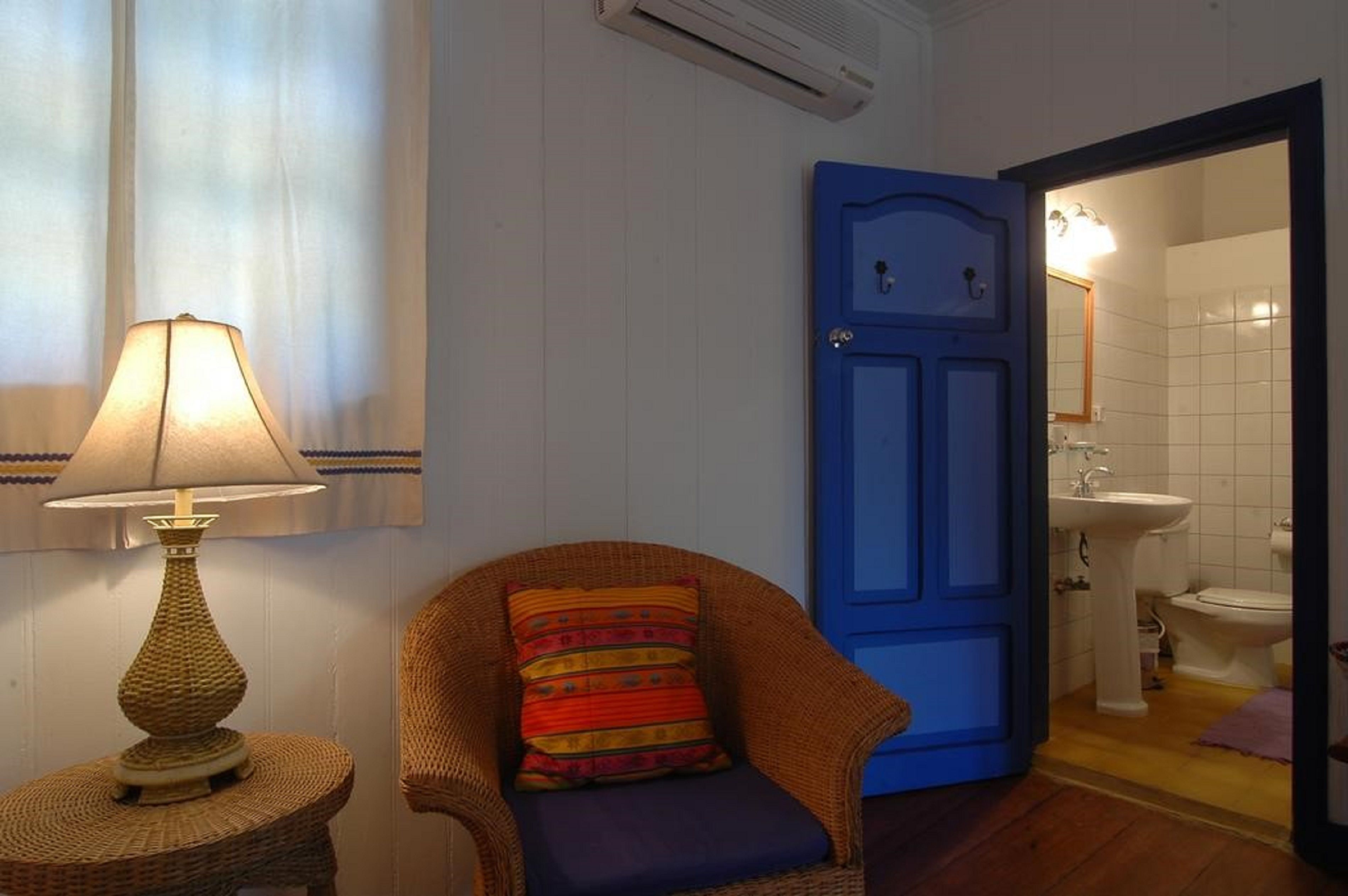 standard room, 1 queen bed | bathroom | shower, free toiletries, hair dryer, towels