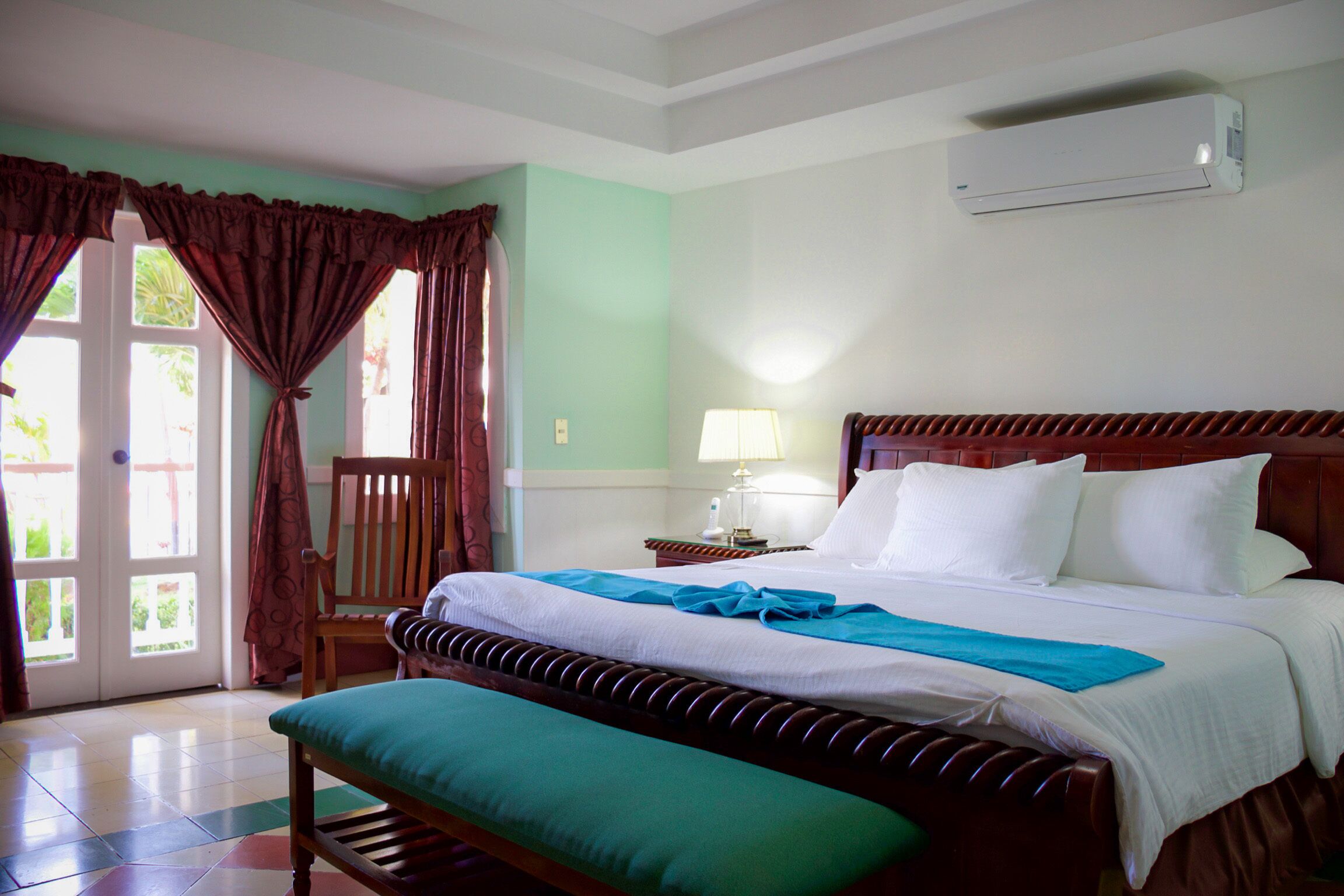 deluxe room, 1 king bed, sea view | premium bedding, down duvets, minibar, in-room safe